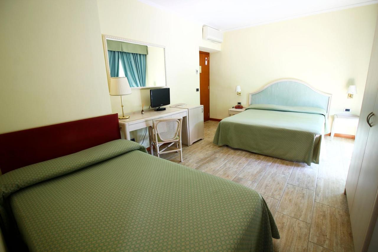 Hotel Siesta ลิโด ดิ กามาโยเร ภายนอก รูปภาพ