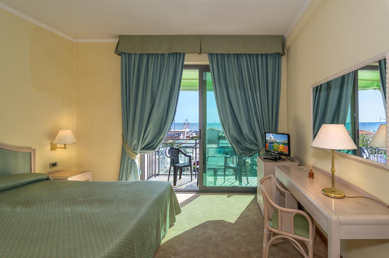 Hotel Siesta ลิโด ดิ กามาโยเร ภายนอก รูปภาพ