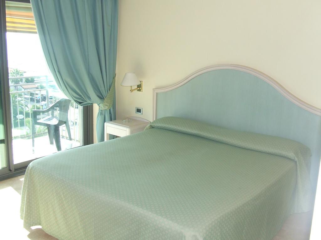Hotel Siesta ลิโด ดิ กามาโยเร ภายนอก รูปภาพ