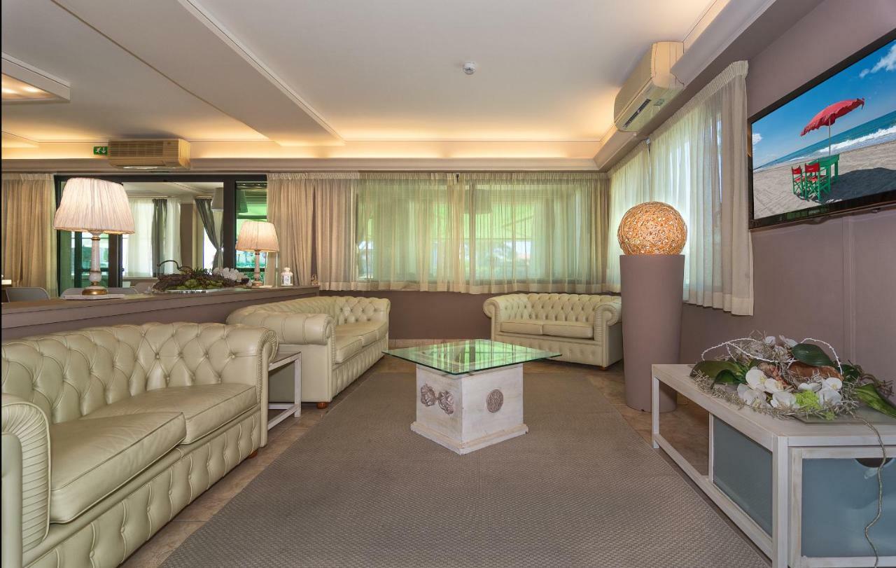 Hotel Siesta ลิโด ดิ กามาโยเร ภายนอก รูปภาพ