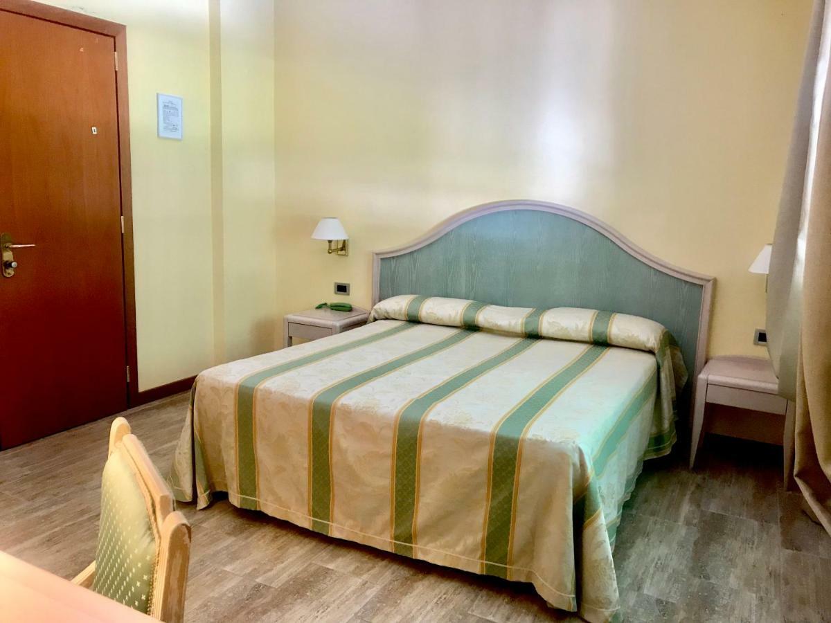 Hotel Siesta ลิโด ดิ กามาโยเร ภายนอก รูปภาพ